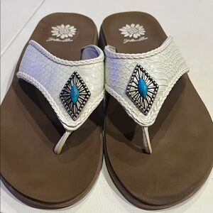 Yellow Box Galena sandal in white snake print with a turquoise-accented 8.5